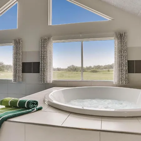 Дом отдыха Awesome In With Indoor Swimming Pool